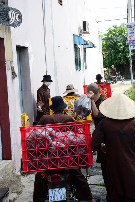 Continuing to support people in need in the Covid-19 pandemic of Hoang Phap Pagoda (series 2)